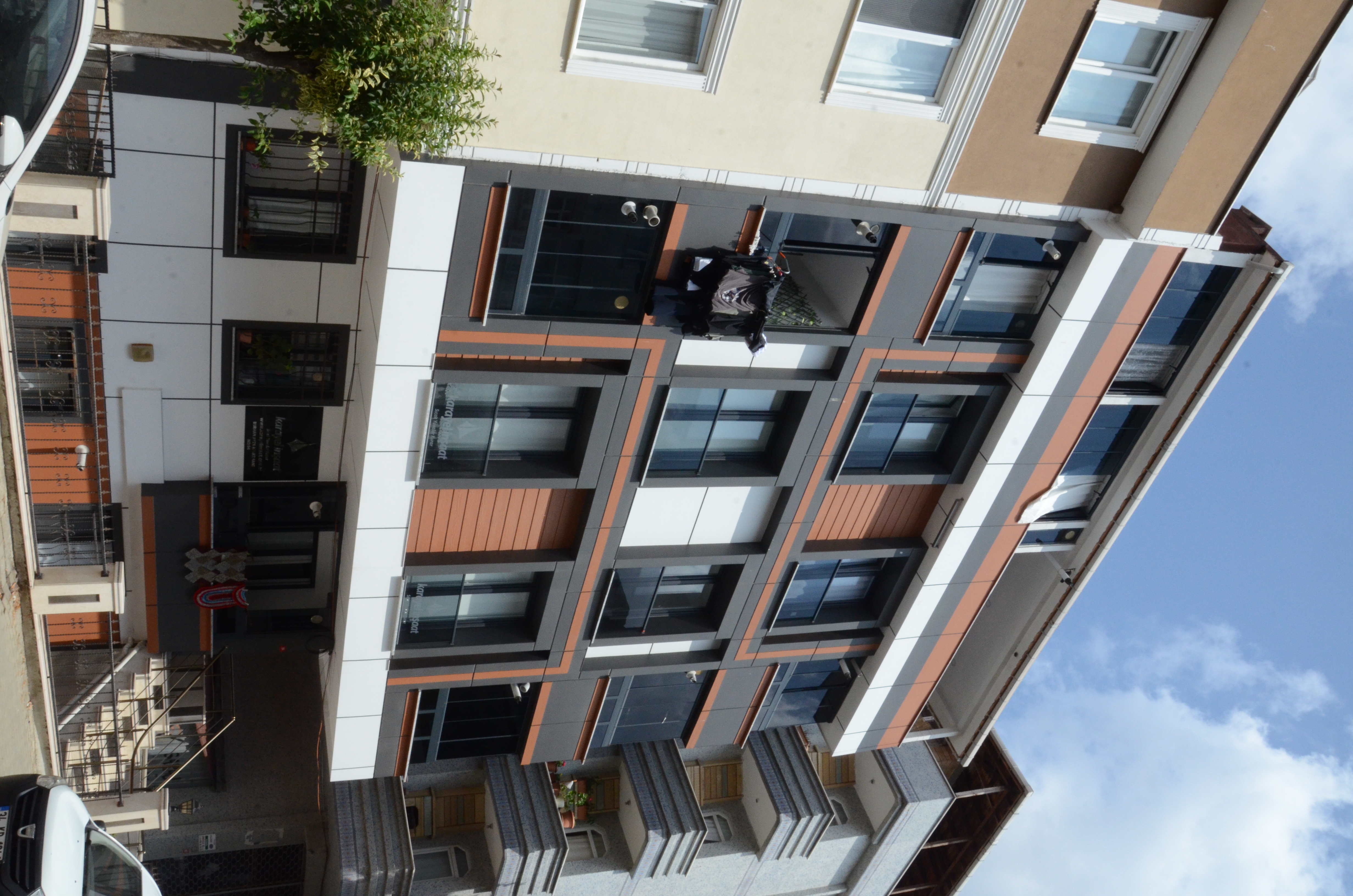 Burhan Akın Apartmanı